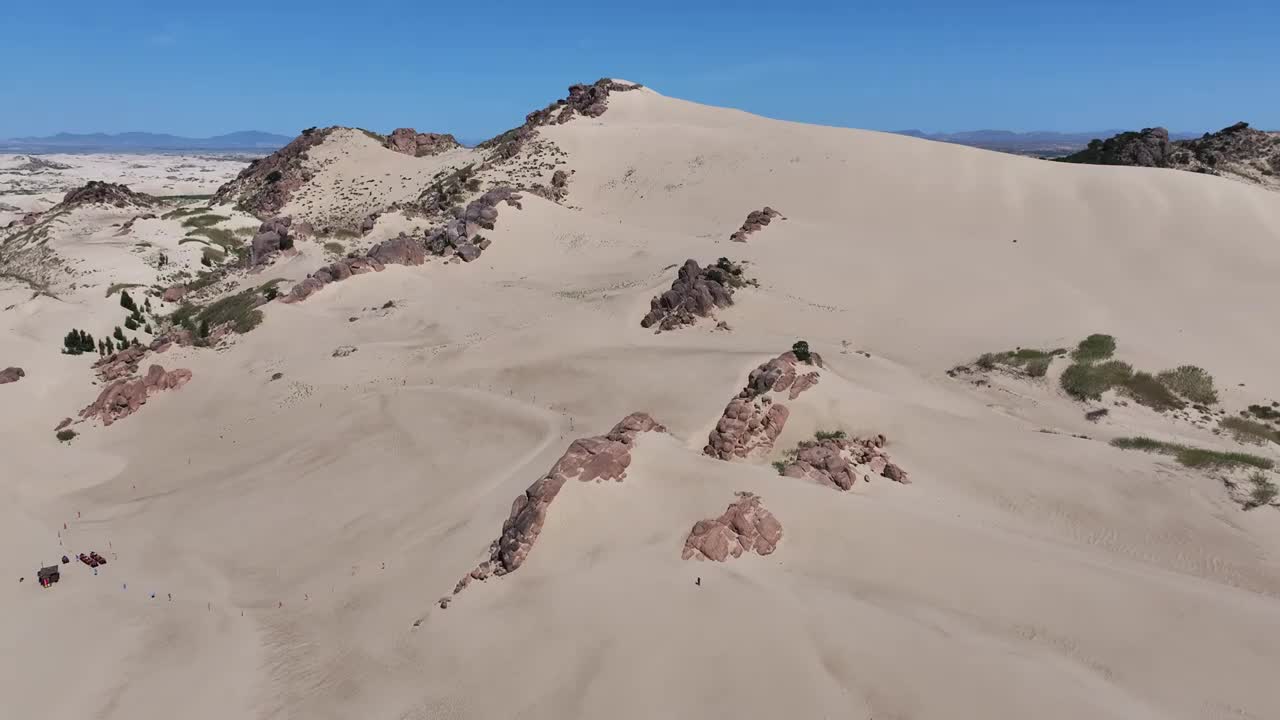 内蒙赤峰玉龙沙湖沙漠地质风光航拍视频素材