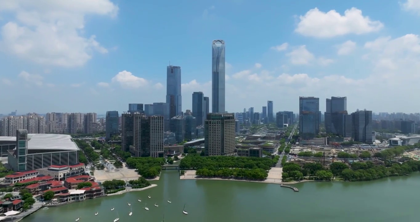 蓝天白云下的江苏省苏州市金鸡湖风景区城市建筑国金中心航拍风光视频素材