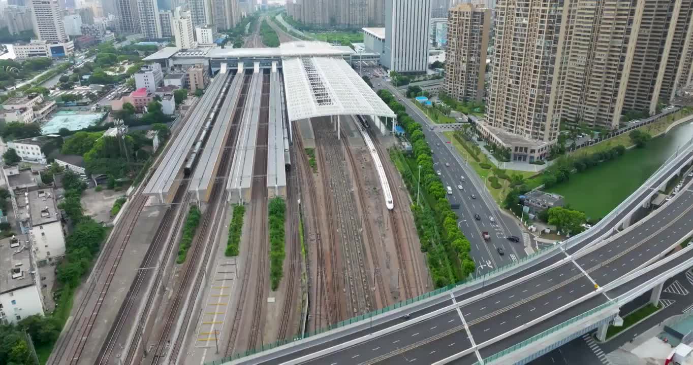 江苏省无锡市火车站城际铁路高铁运输画面视频素材