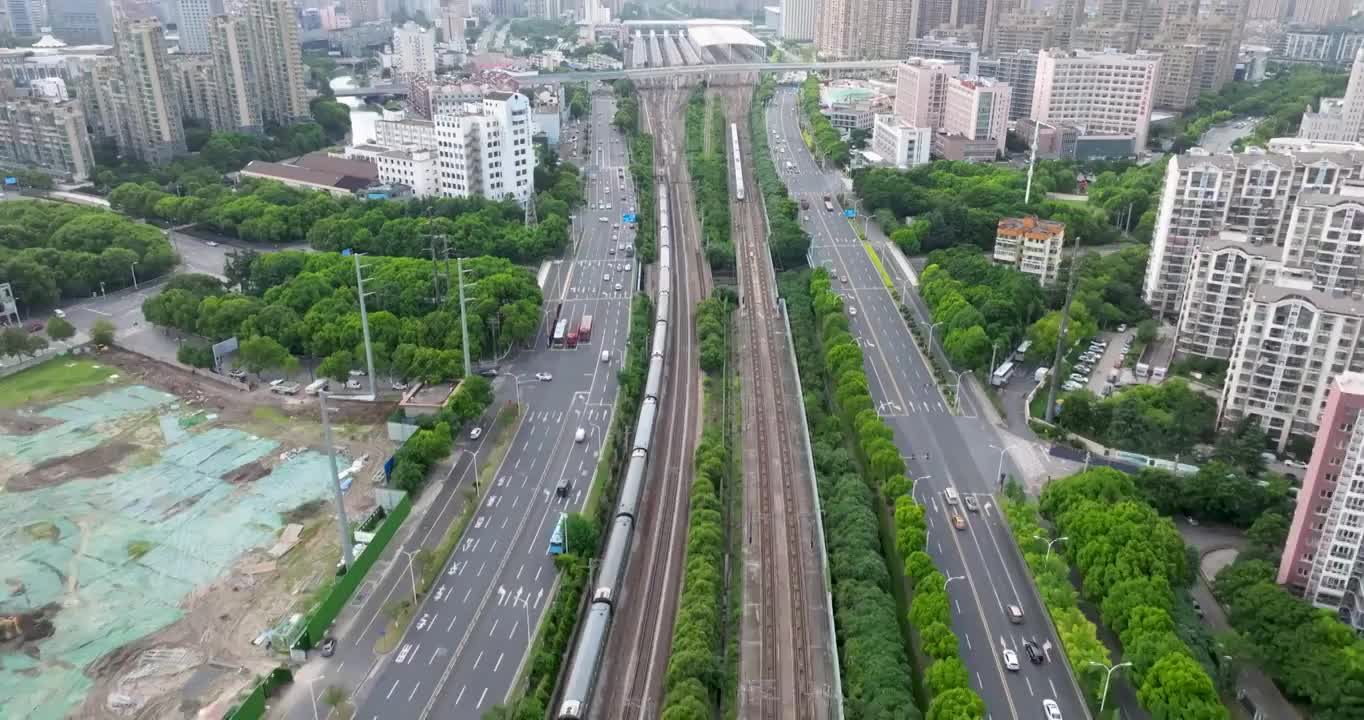 江苏省无锡市火车站城际铁路高铁运输画面视频素材