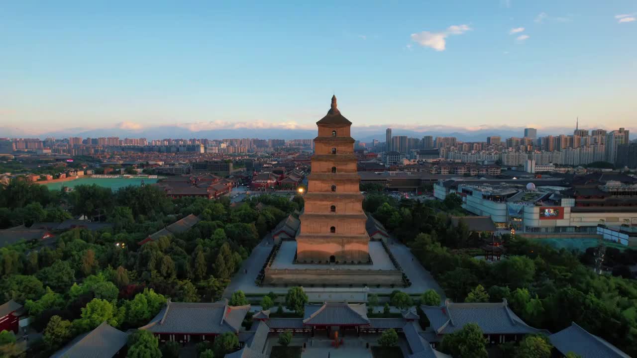 大雁塔西安陕西航拍城市地标夜景古建筑观光视频素材