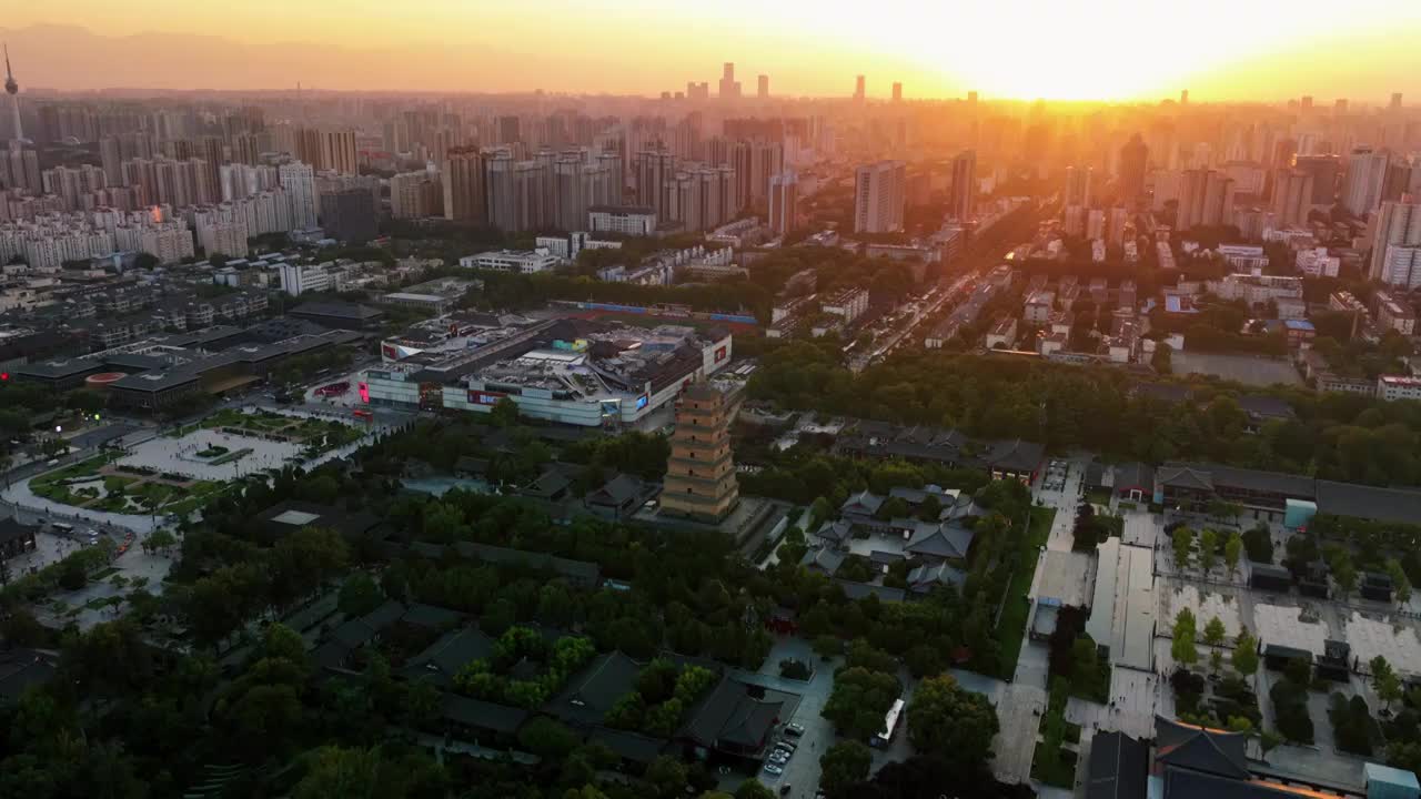 大雁塔西安陕西航拍城市地标夜景古建筑观光视频素材