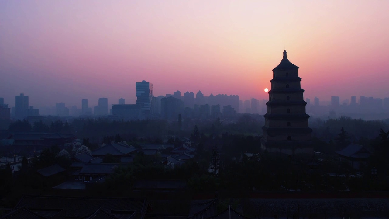 大雁塔西安陕西航拍城市地标夜景古建筑观光视频素材