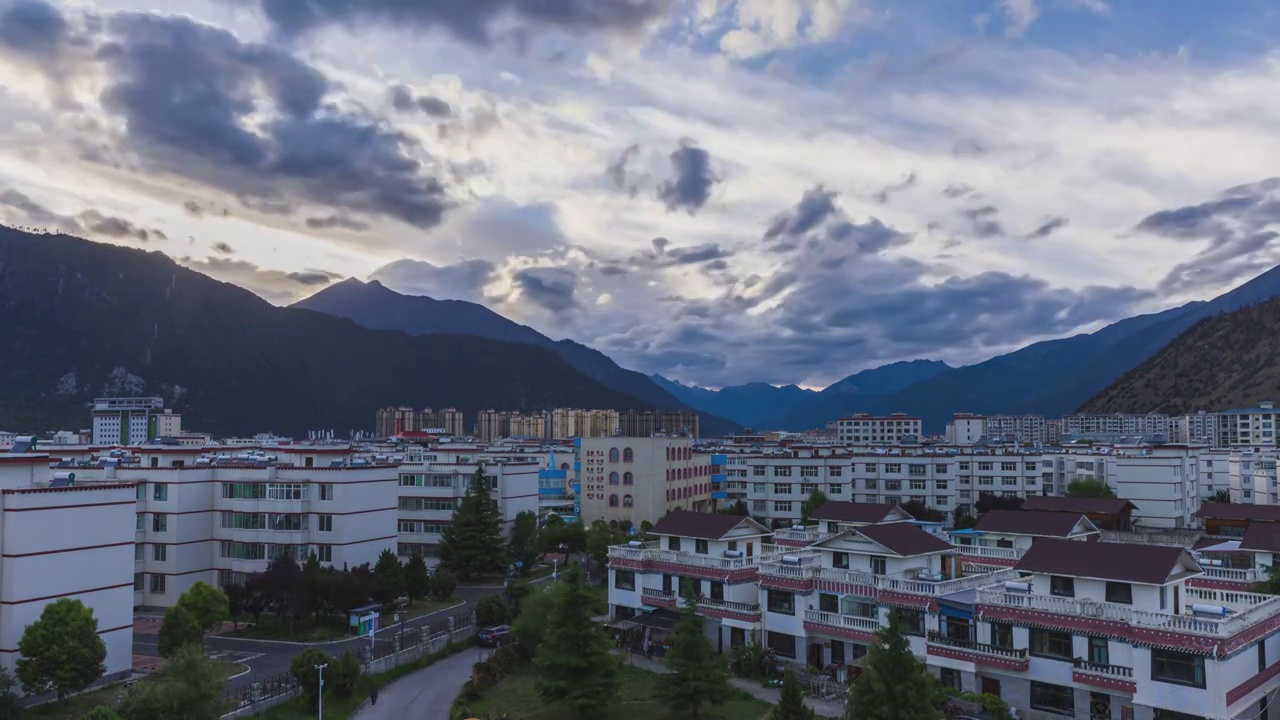 西藏林芝市八一镇落日晚霞延时视频素材