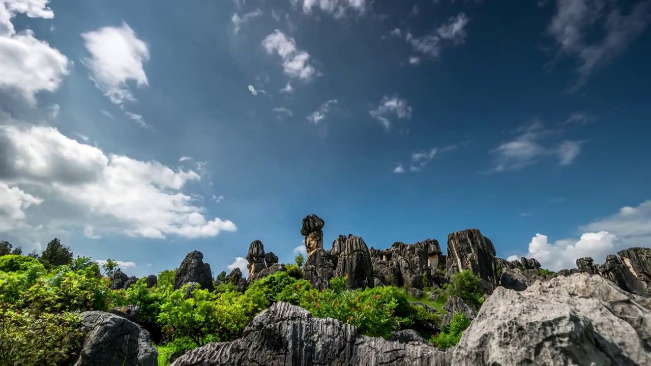 石林风景区    延时视频   石林上空飘动的云彩视频素材