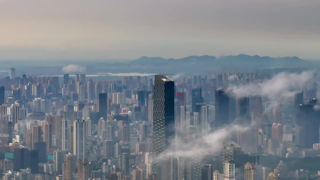 航拍武汉市雨后云海中的城市风光视频素材