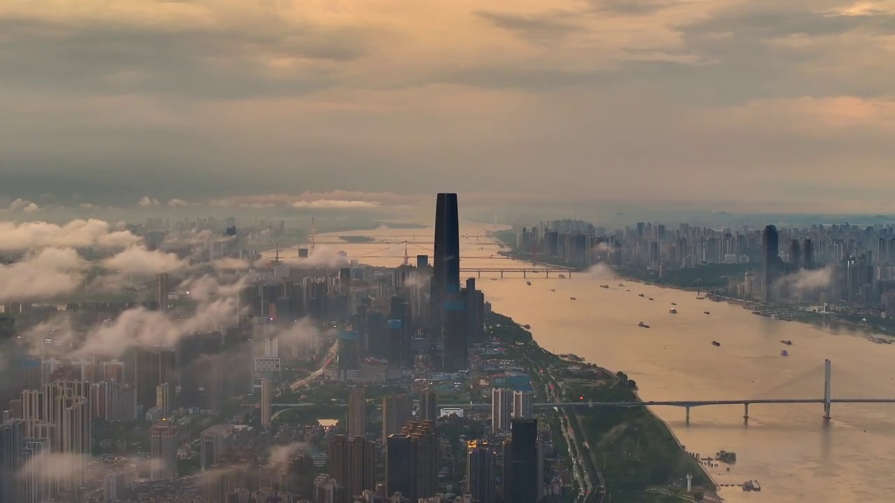 航拍武汉市雨后云海中的城市风光视频素材