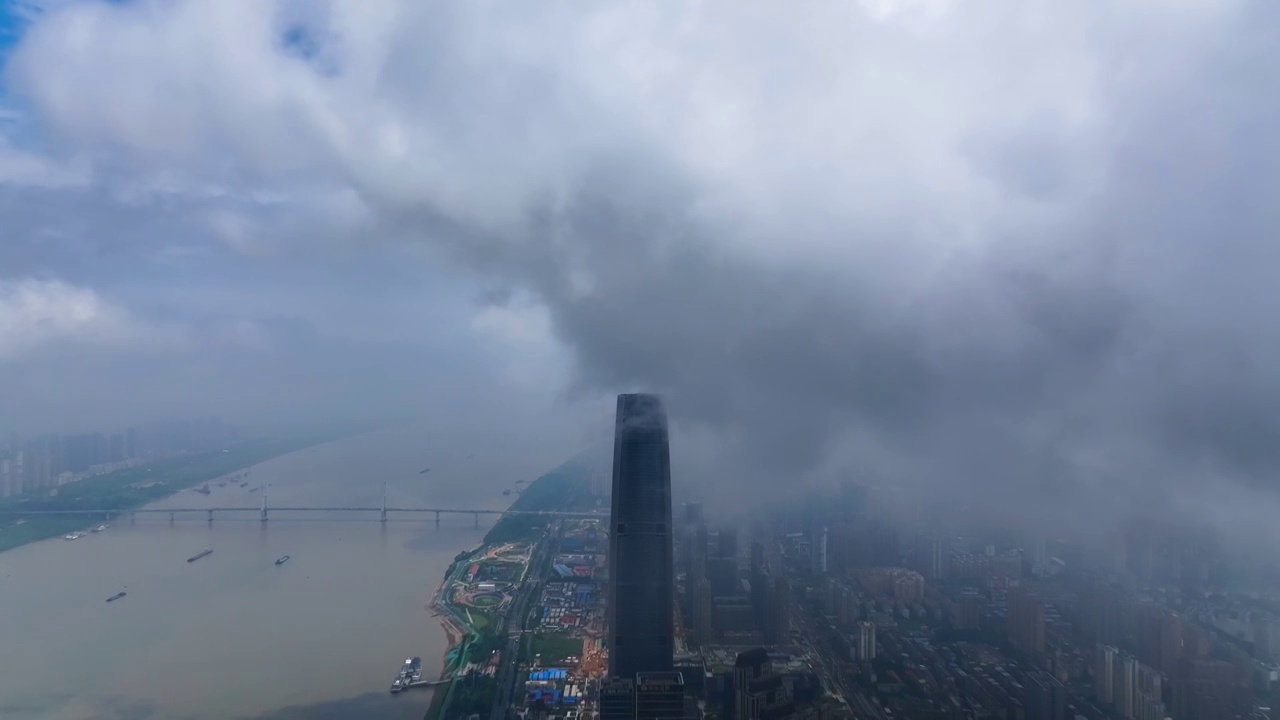 航拍夏季雨后武汉绿地中心云景风光视频下载