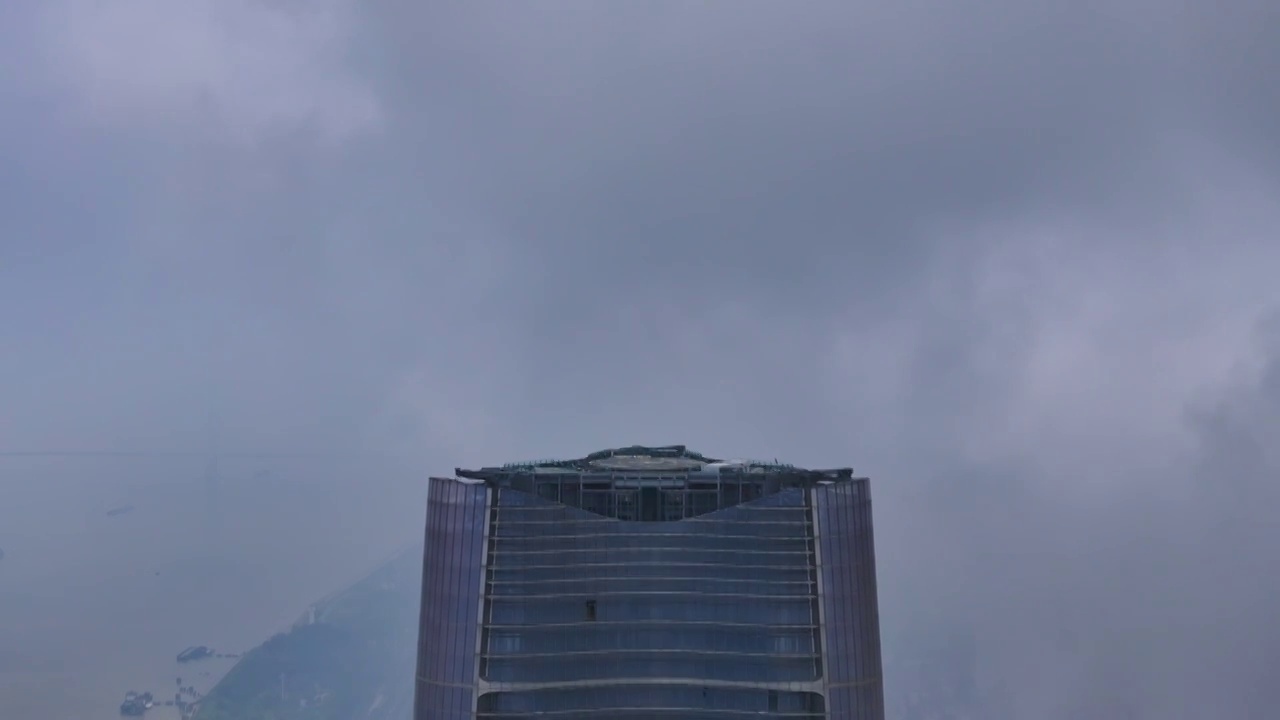 航拍夏季雨后武汉绿地中心云景风光视频下载