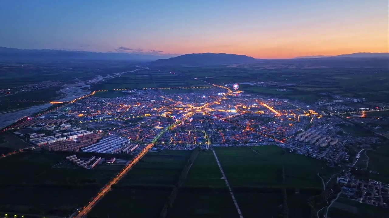 新疆八卦城特克斯航拍夜景全景视频素材