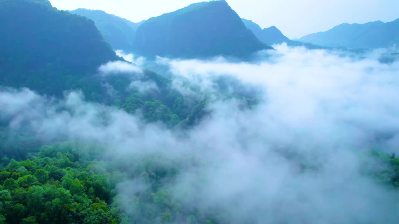 4K唯美山峰山云云海云雾平流雾转场视频视频素材