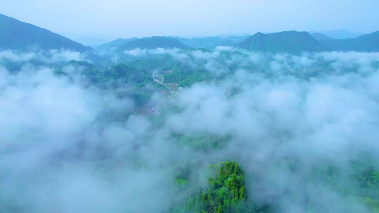 4K唯美山峰山云云海云雾平流雾雾视频视频素材