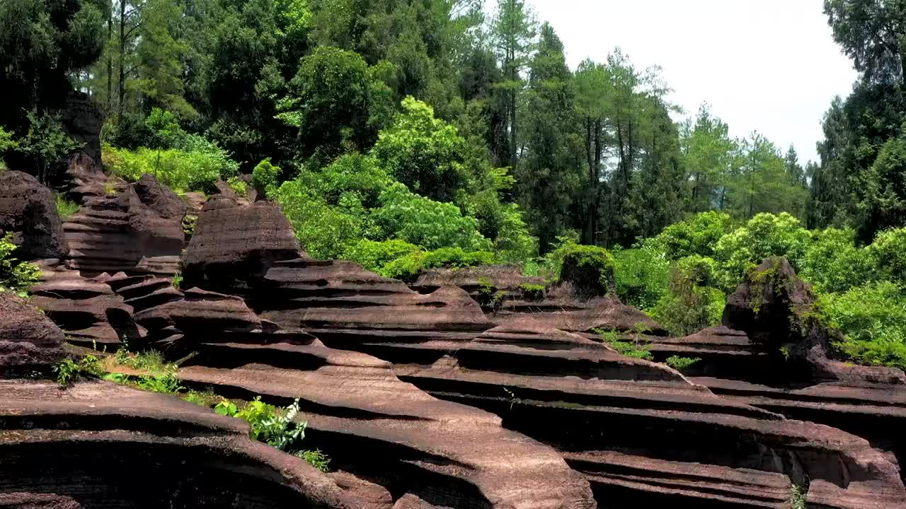 航拍湖南湘西土家族苗族自治州古丈县红石林景区户外风光视频素材