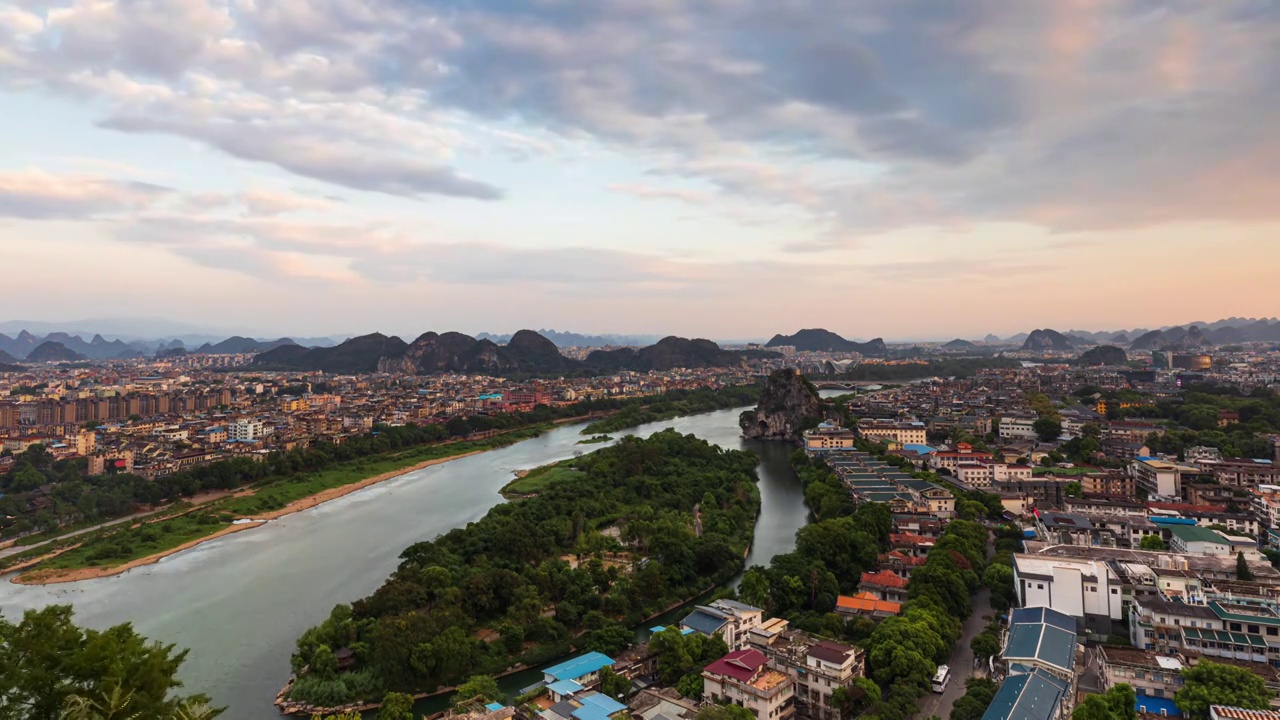 桂林市区叠翠山上空漓江沿岸城市风景及自然风光日落晚霞视频素材