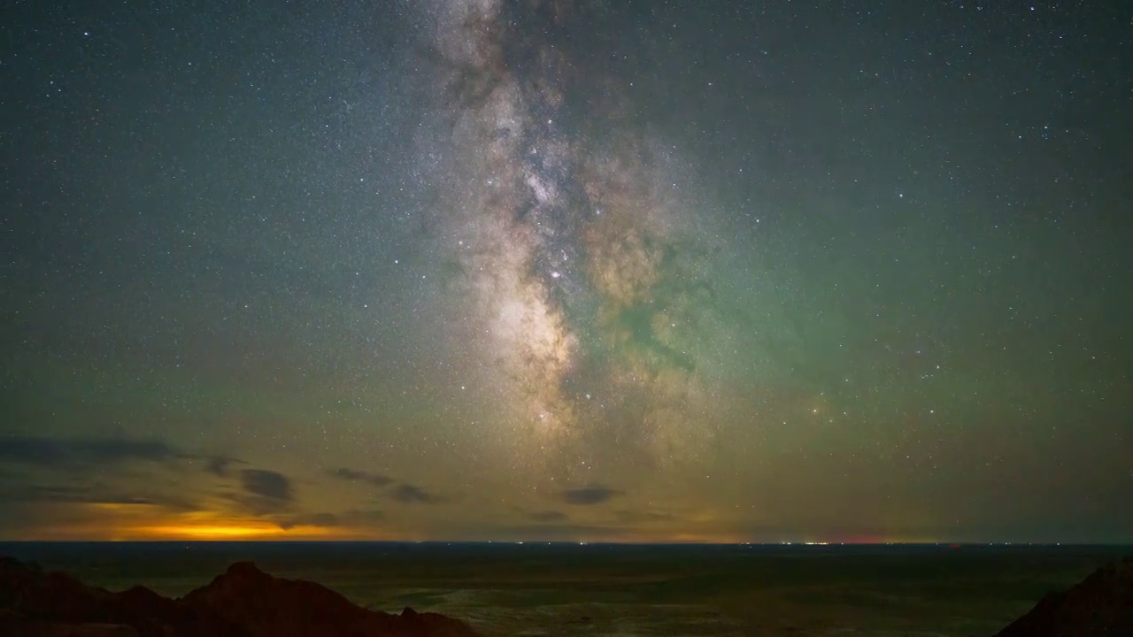 2023年英仙座流星雨延时摄影视频素材