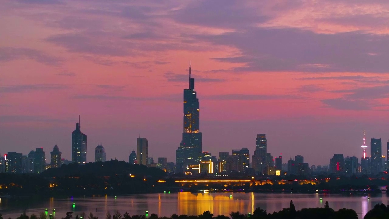 黄昏时分的湖滨美景，江苏南京视频素材