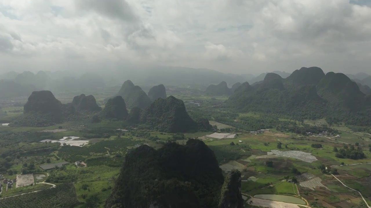 2023.8.13航拍广东清远英德英西峰林风景区视频素材