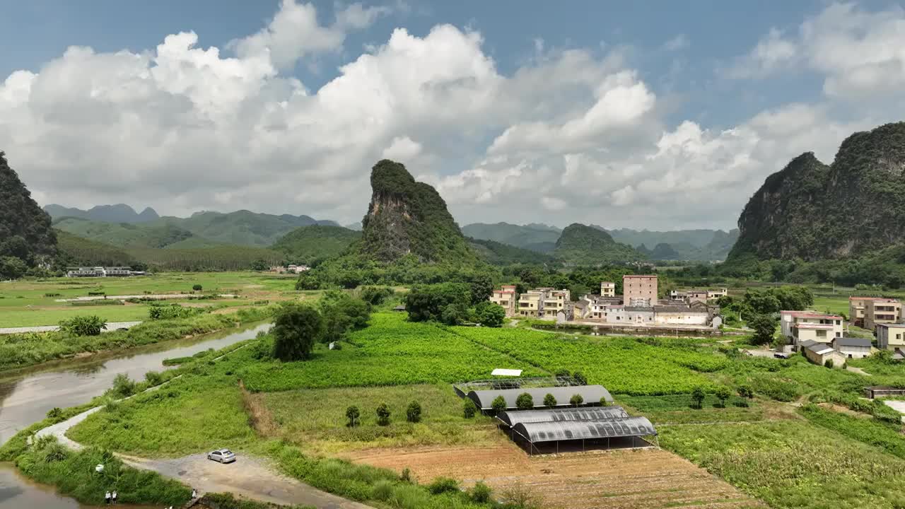 2023.8.13航拍广东清远英德英西峰林风景区视频素材