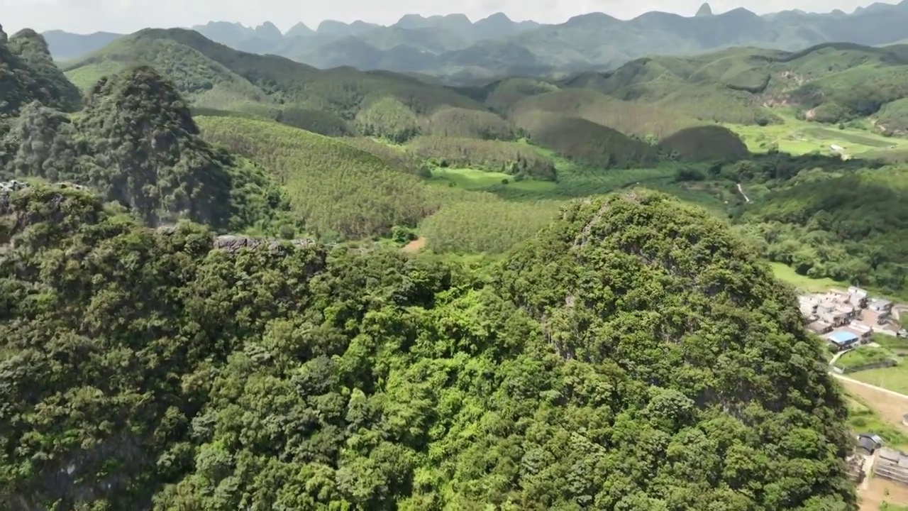 2023.8.13航拍广东清远英德英西峰林风景区视频素材