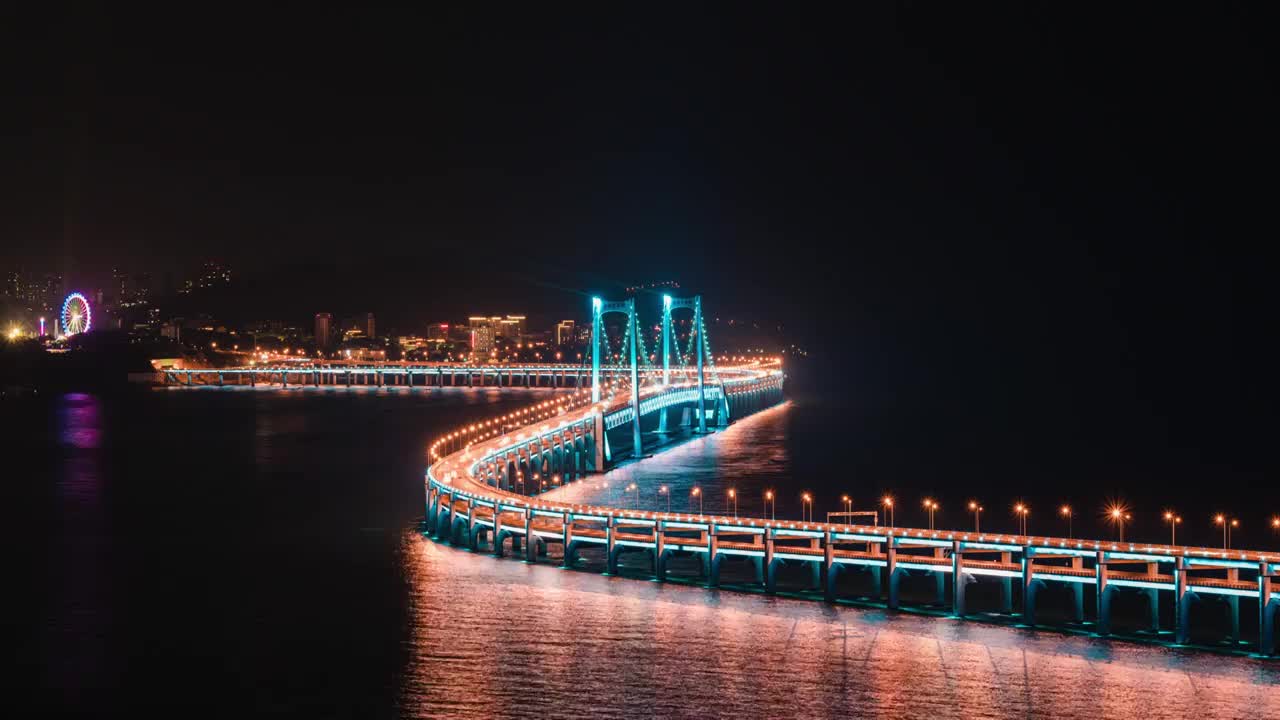 4K大连星海湾大桥夜景延时摄影特写视频素材