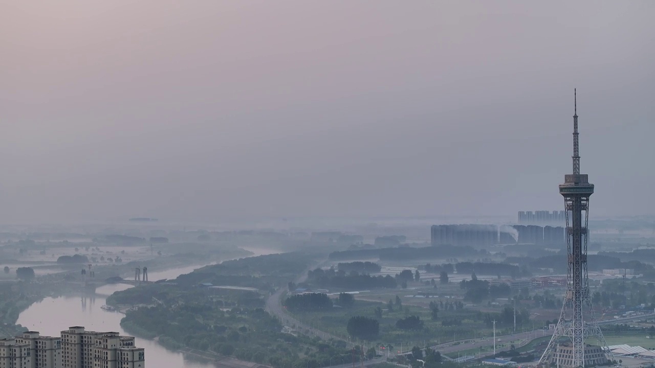 高视角中长焦航拍周口沙颍河东区晨雾水墨风格场景视频素材