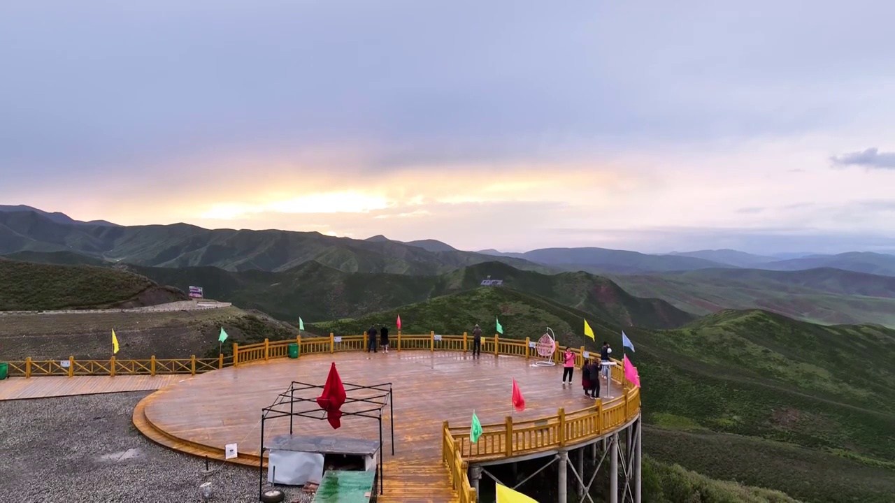 达坂山观景台雨后夕阳视频素材