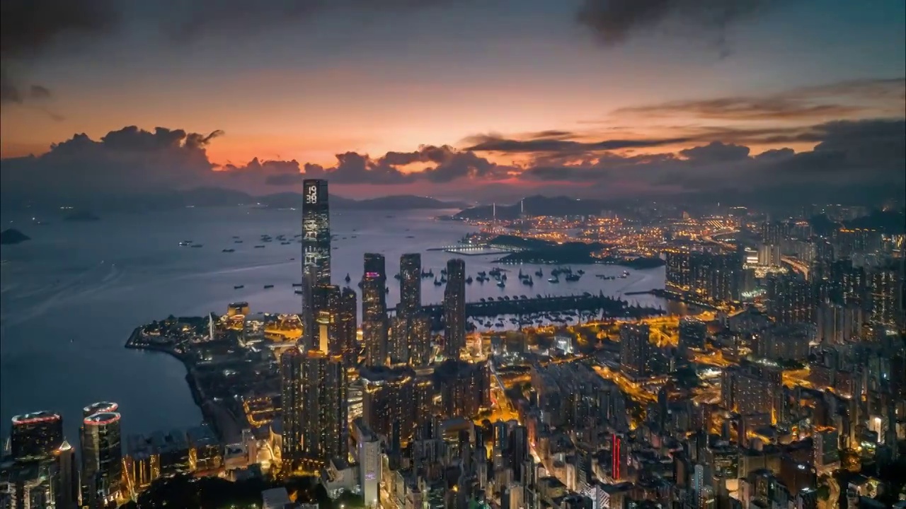 香港油尖旺区繁华夜景与火烧云航拍延时视频素材