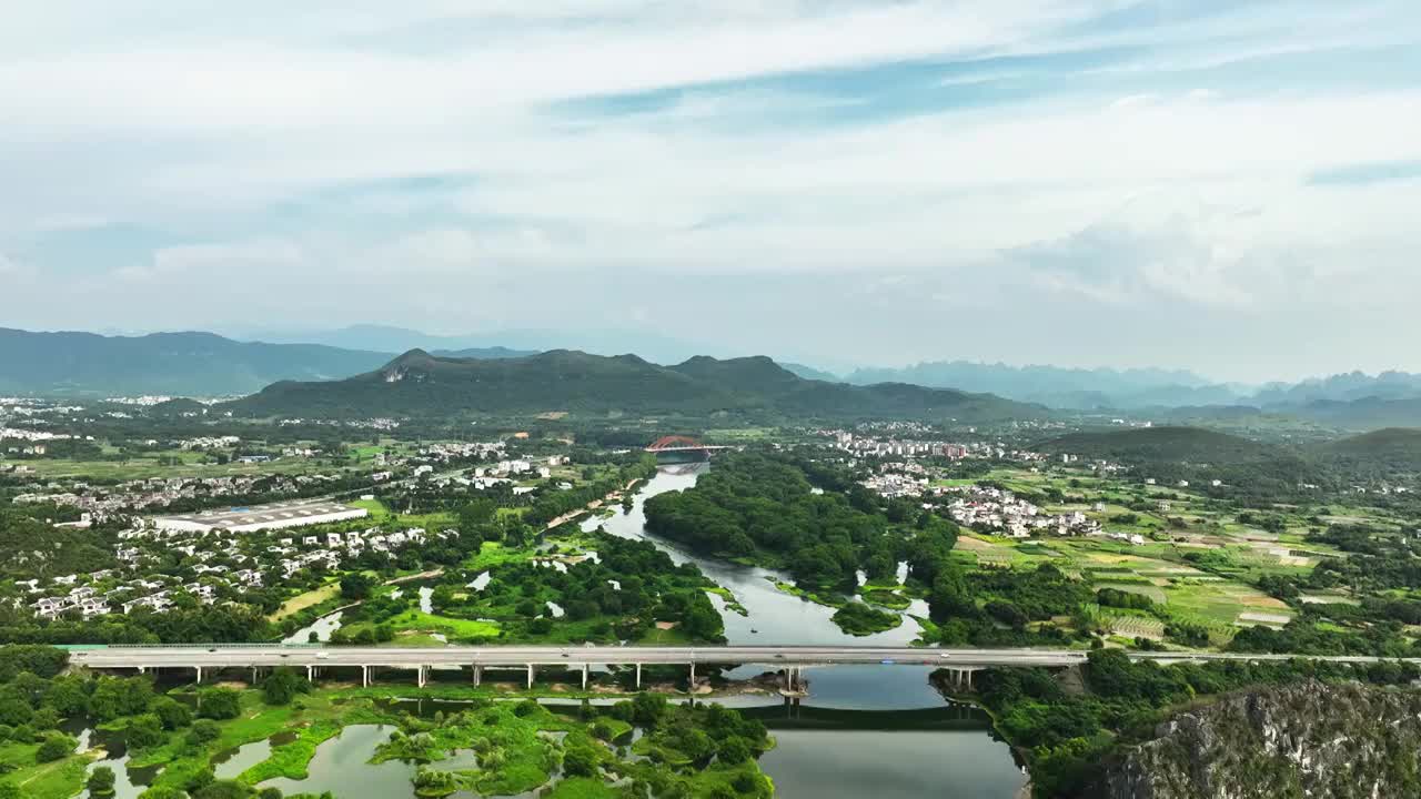 航拍横跨桂林漓江的高速公路大桥视频素材