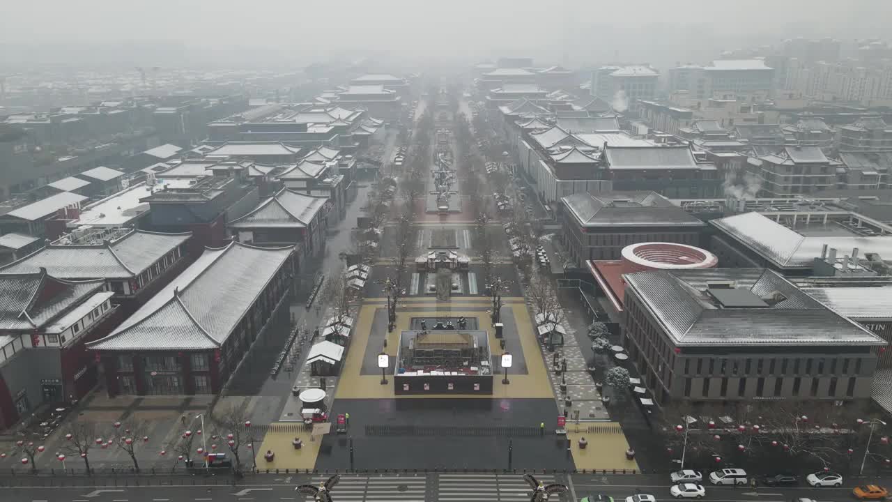 航拍西安大唐不夜城雪景视频下载