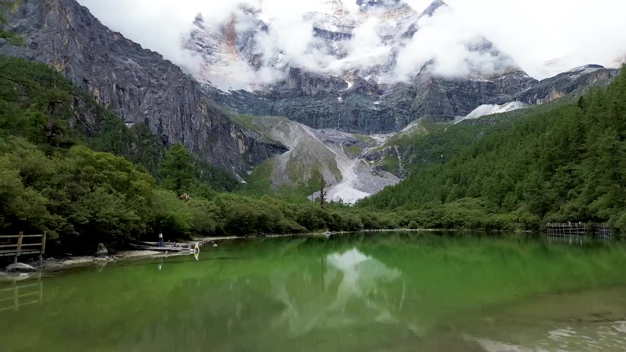 甘孜州稻城亚丁航拍川西自然美景雪山风光视频素材