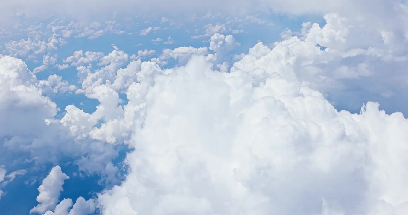 高空中的云朵和地球风景视频素材