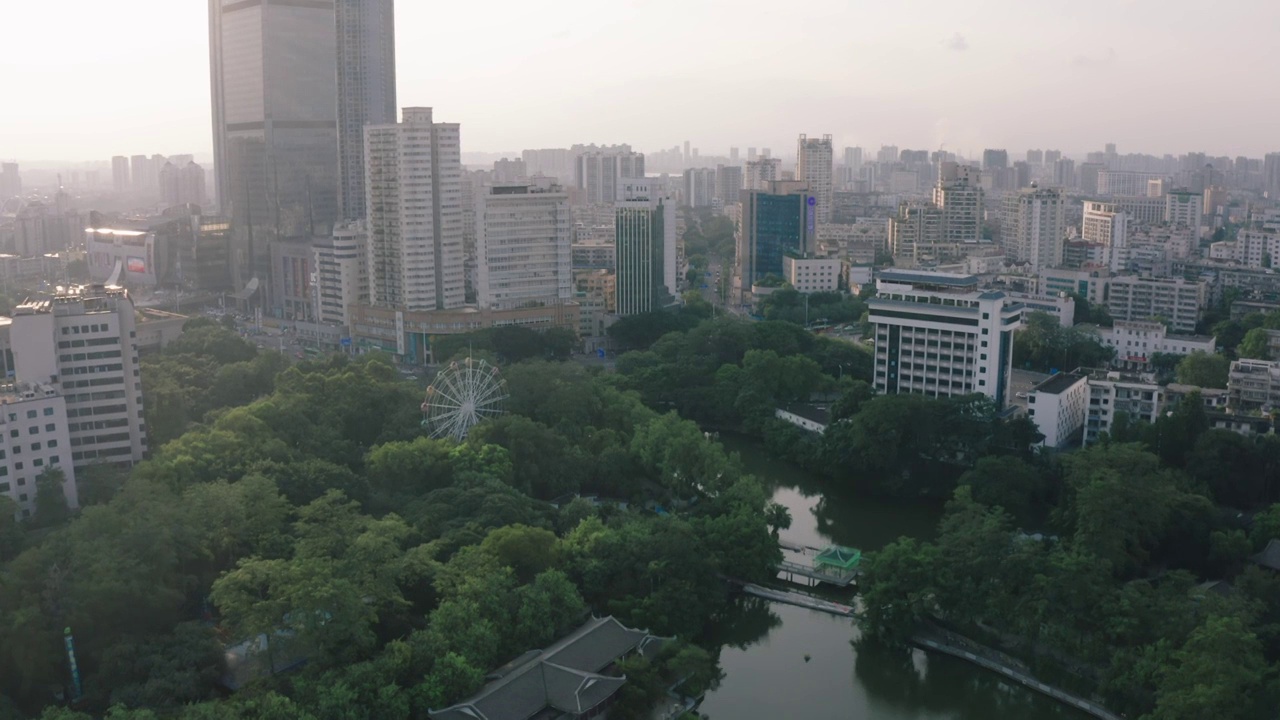 广西柳州柳侯公园树木与湖水航拍视频素材