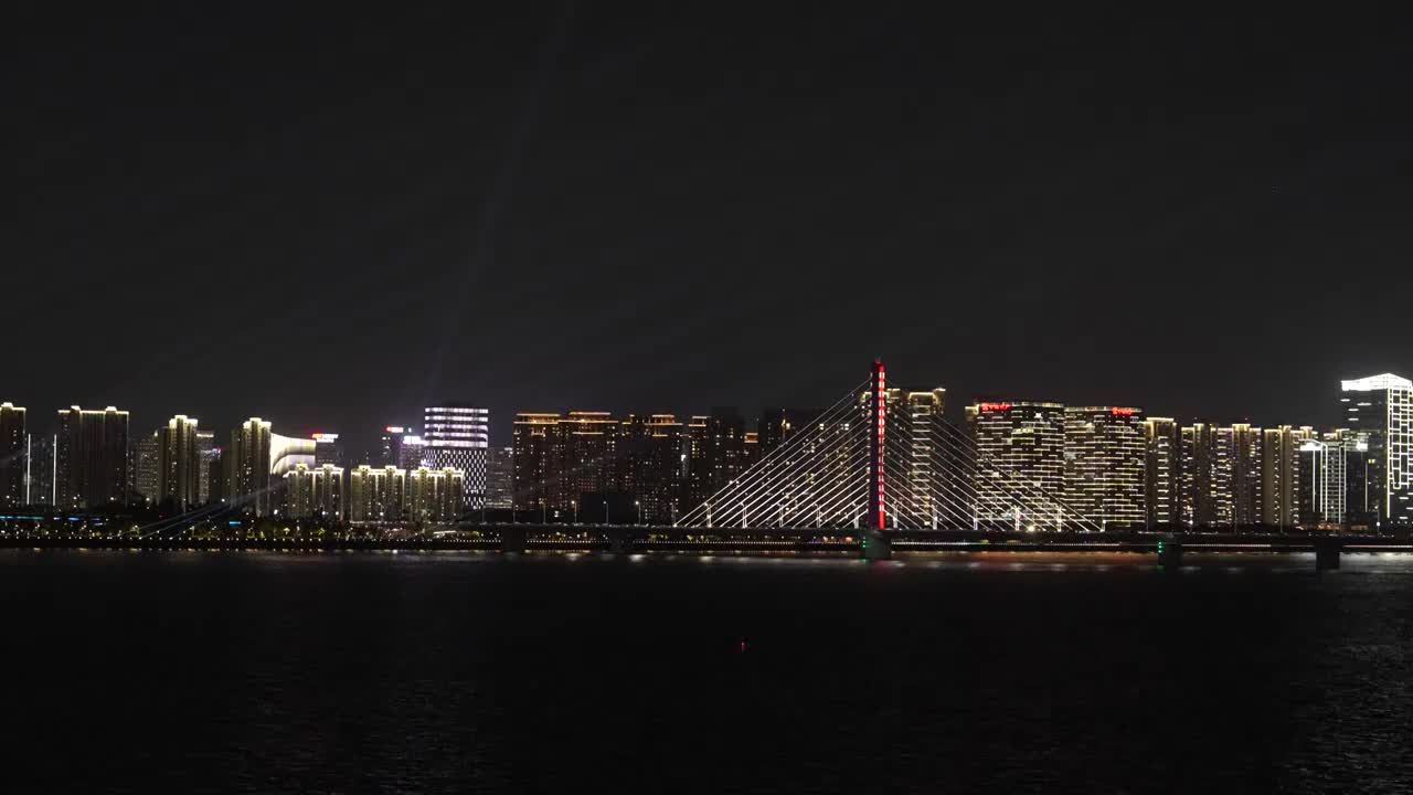 浙江杭州钱塘江南岸城市天际线夜景灯光秀视频素材