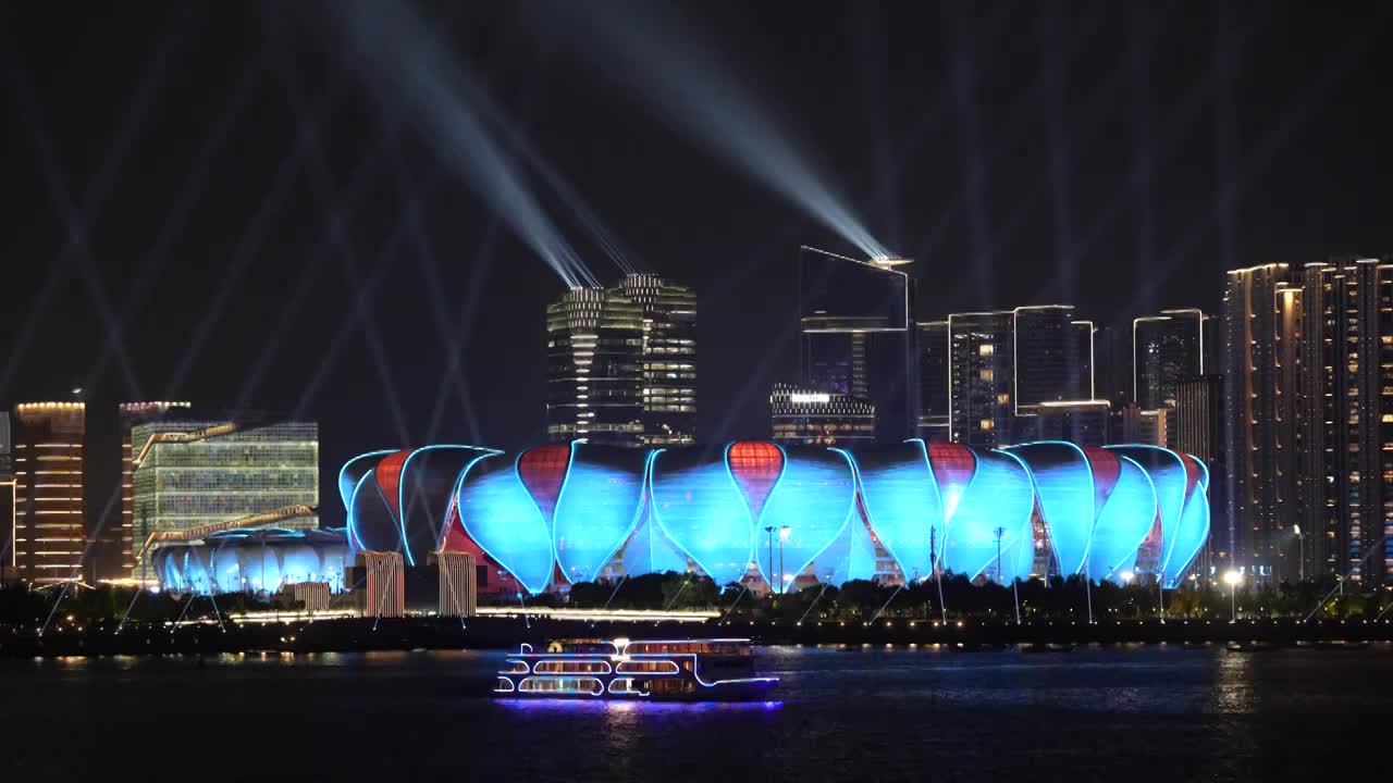 浙江杭州钱塘江南岸城市天际线夜景灯光秀视频素材