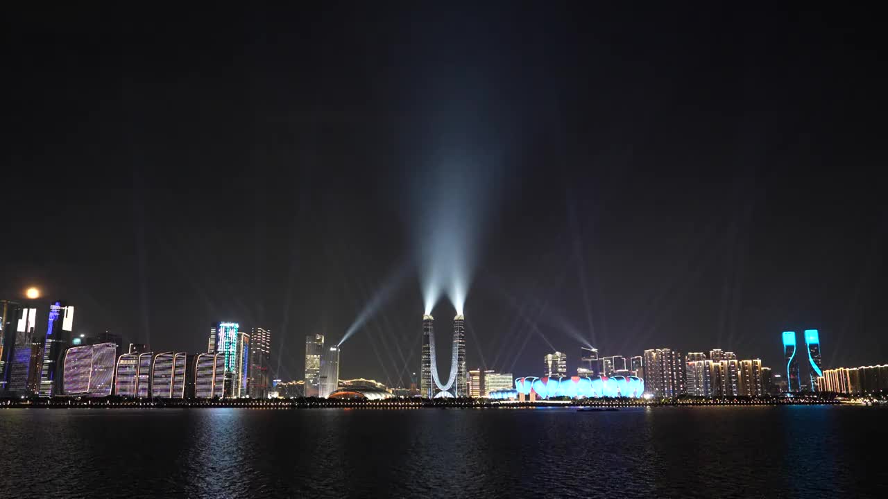 浙江杭州钱塘江南岸城市天际线夜景灯光秀视频素材