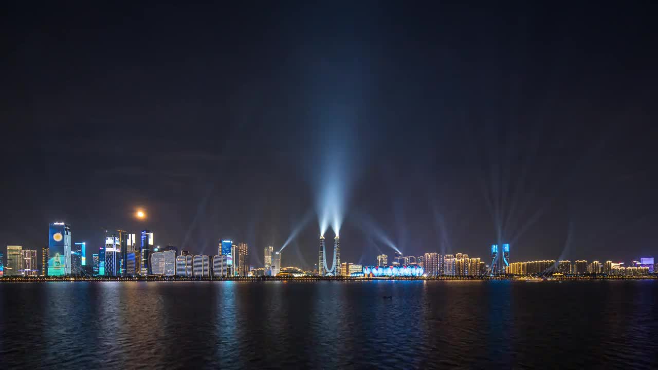 浙江杭州钱塘江南岸城市天际线夜景灯光秀延时视频素材