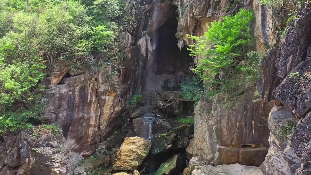 贵州安顺黄果树天星桥景区风景，山涧溪水绿林视频素材