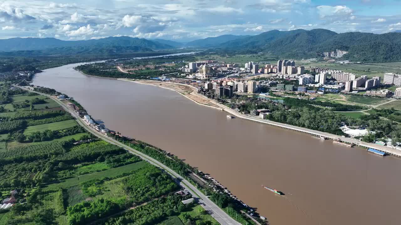 航拍泰国老挝金三角湄公河边境公路自然景观视频素材