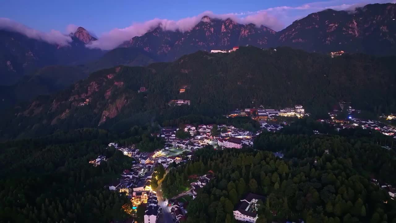 航拍安徽省九华山风景区 日落晚霞 夜景  山脉山峰 街景 云海 天空 寺庙 旅游著名景区 森林视频素材