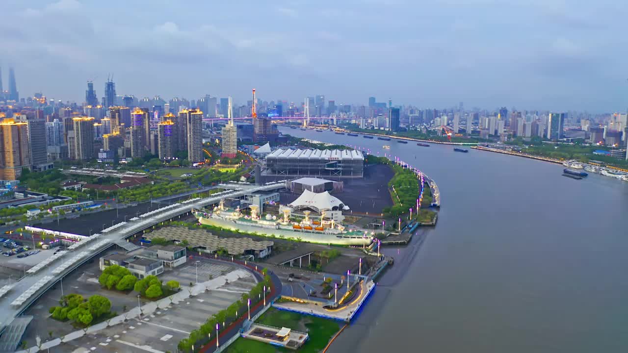 上海 黄浦区 世博滨江 世博会博物馆 中国船舶馆 夜景 4K航拍视频视频素材