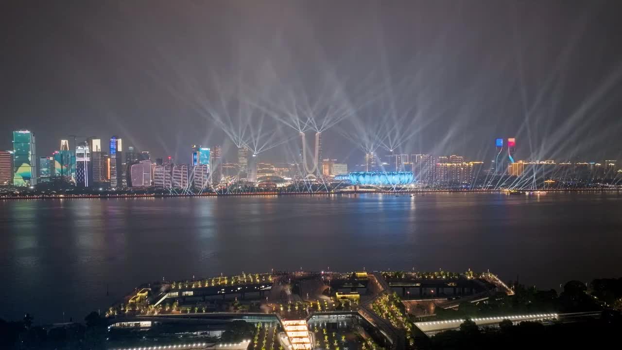 杭州亚运会主场馆夜景灯光秀航拍视频素材