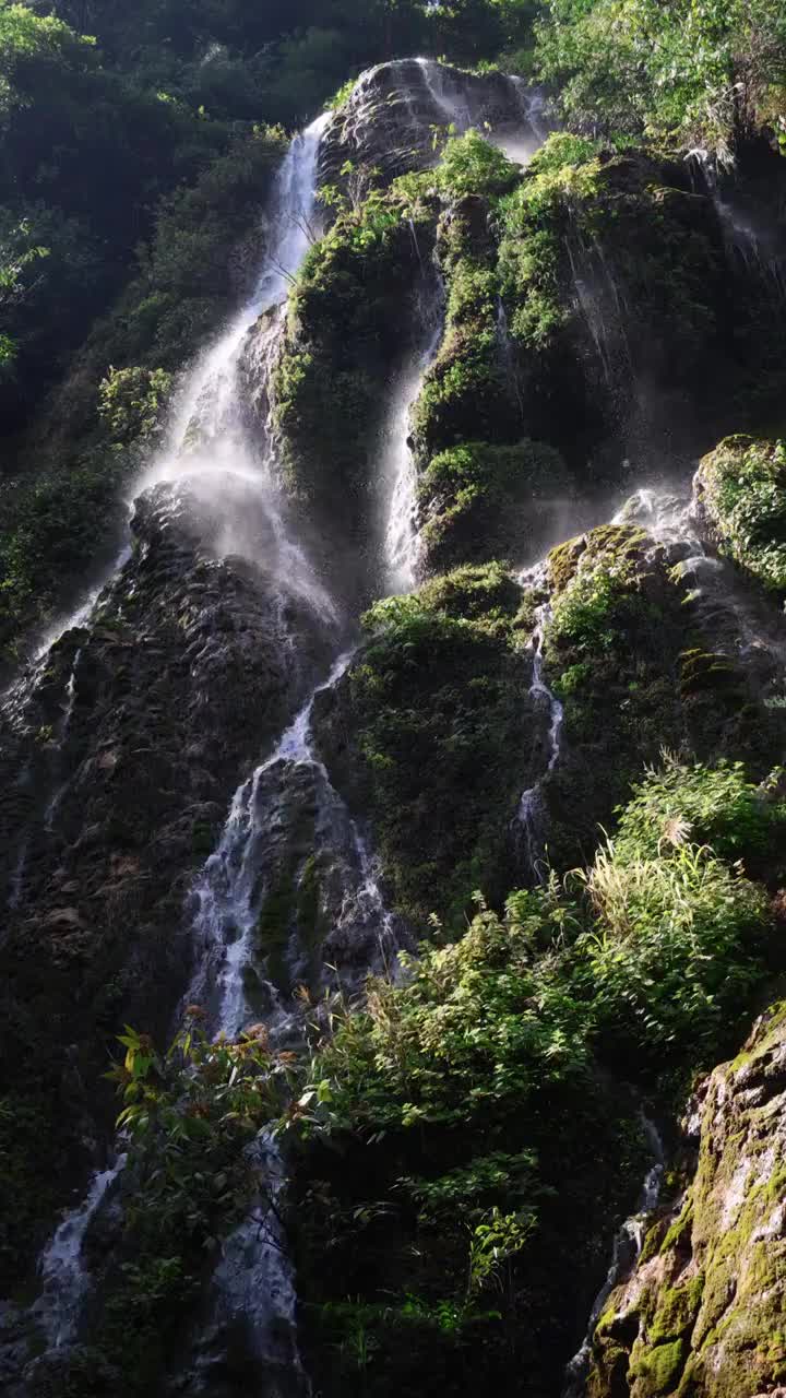 湖北襄阳南漳香水河景区瀑布竖画幅视频下载