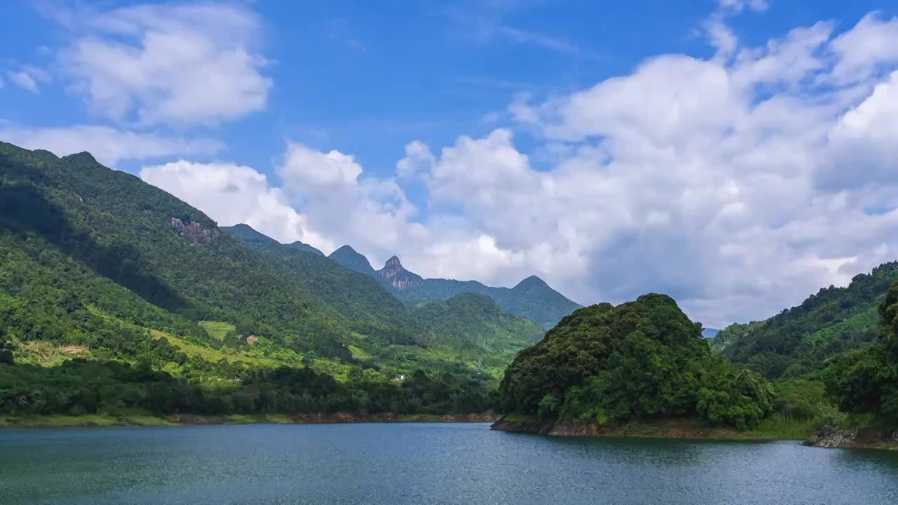 蓝天白云自然风景流溪河森林公园日落晚霞视频素材