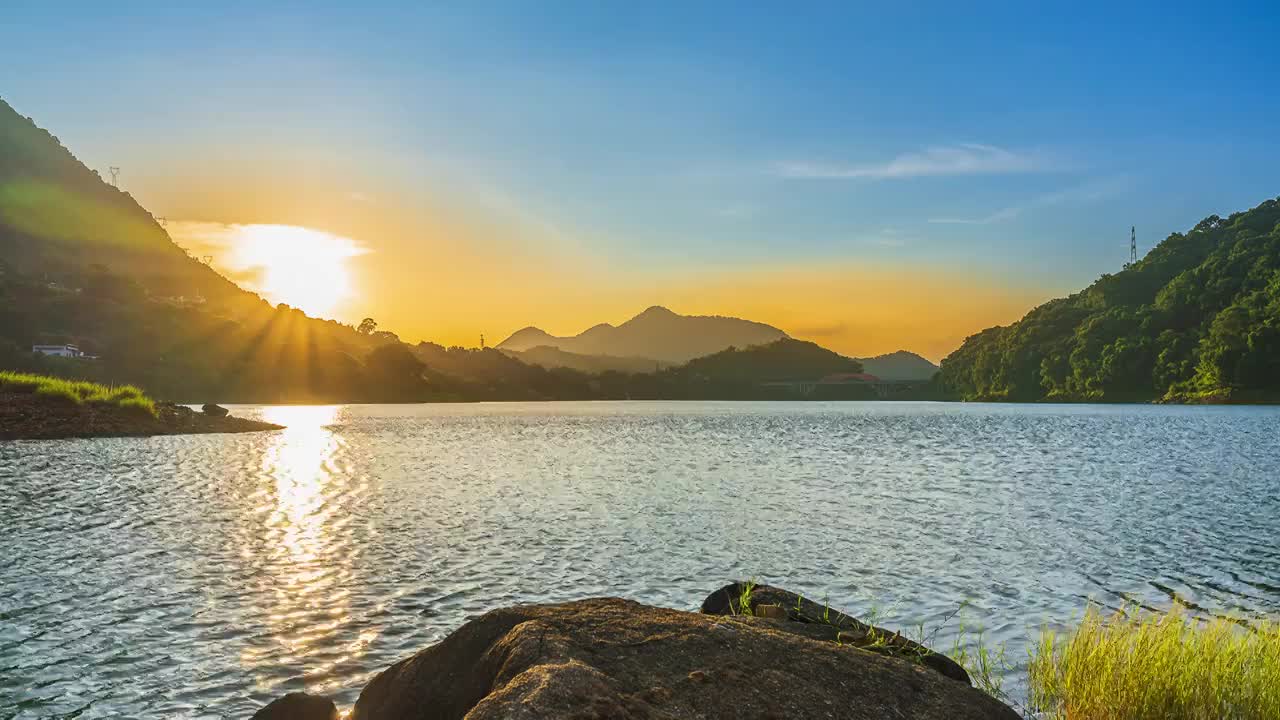 蓝天白云自然风景流溪河森林公园日落晚霞视频素材