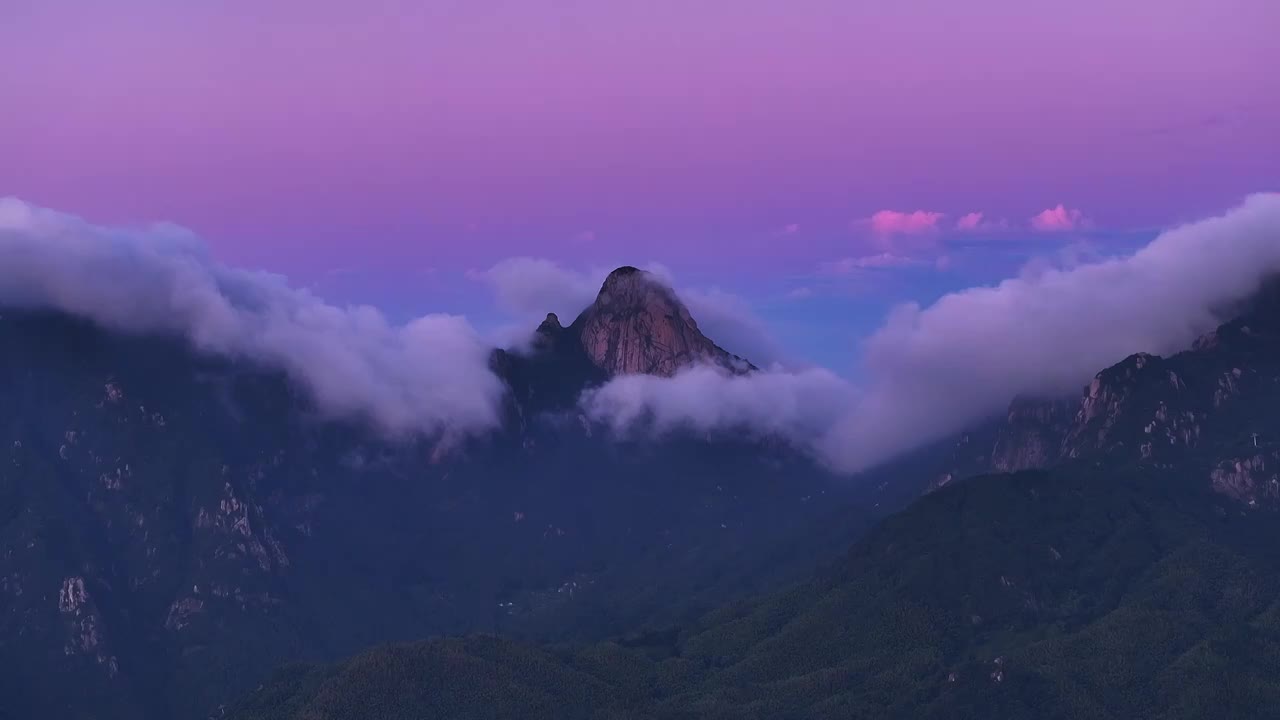 航拍安徽省九华山风景区日落晚霞山脉山峰 云海 云雾 天空 旅游景区 森林唯美视频素材