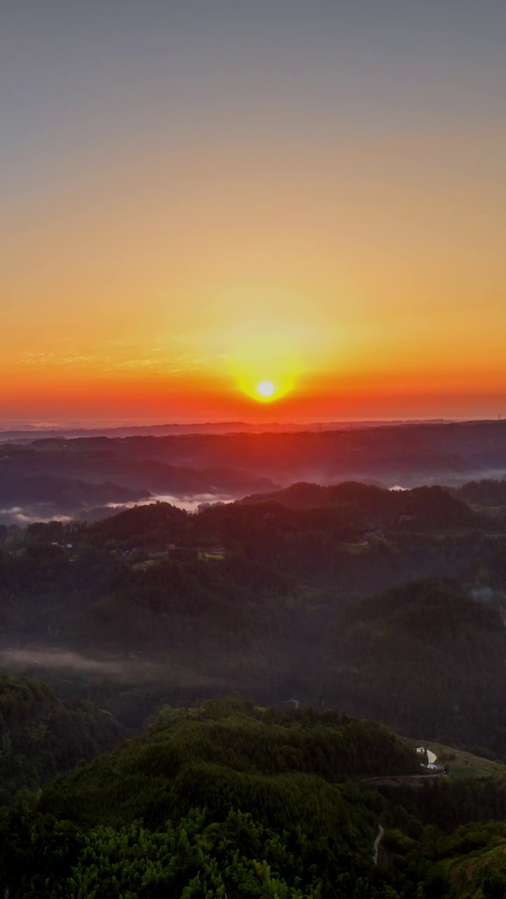 山峦起伏 朝霞 日出 云海 延时摄影视频素材