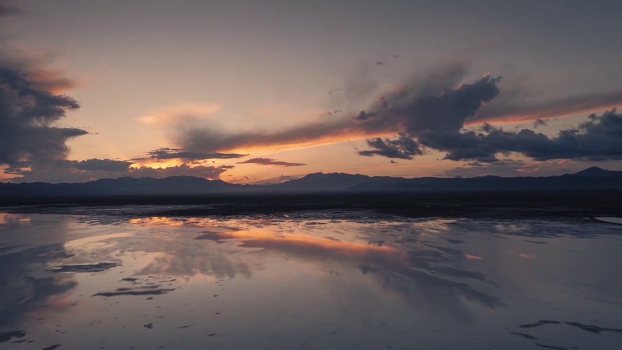 水面的日落，湖面的夕阳，日落时的湖泊，天空有没得云视频素材