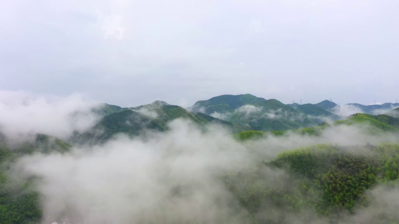 航拍浙江湖州山谷烟雨自然风光视频素材