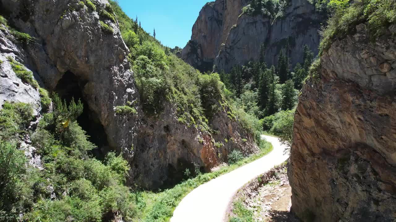 航拍甘南小独库公路视频素材