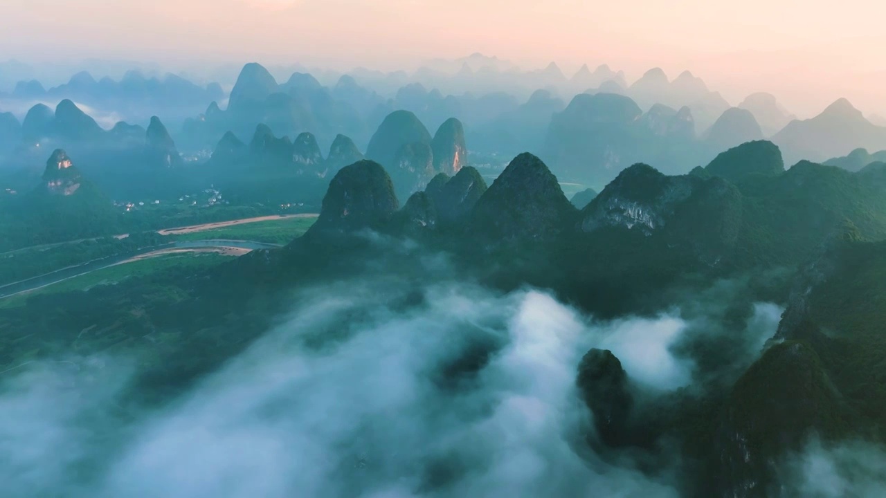 航拍桂林喀斯特峰林群水墨画山水墨韵风光视频素材